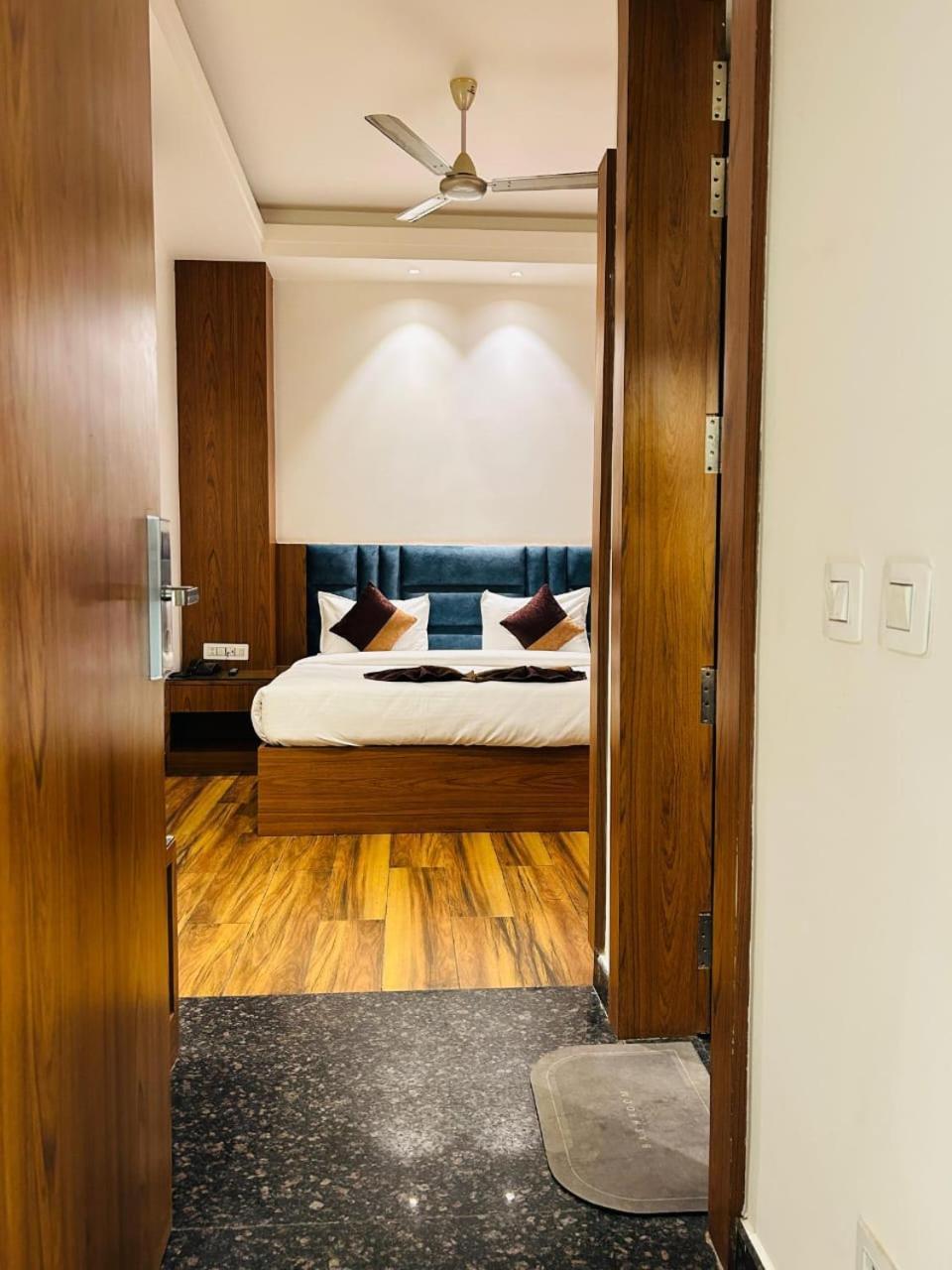 Hotel Swarn Bhoomi 坎普尔 外观 照片