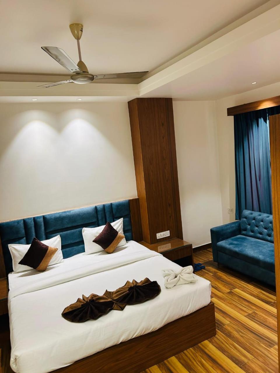 Hotel Swarn Bhoomi 坎普尔 外观 照片